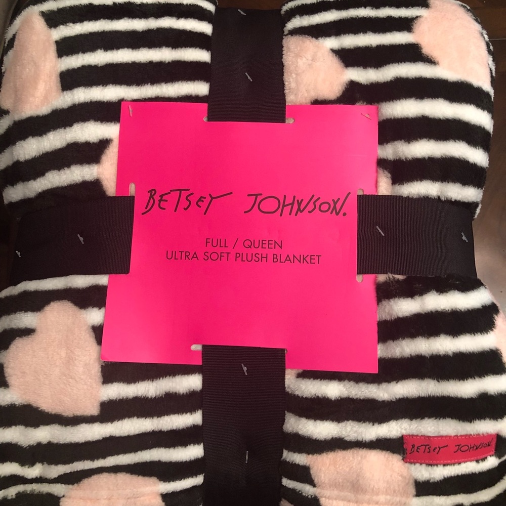 Betsey Johnson black and white striped heart throw